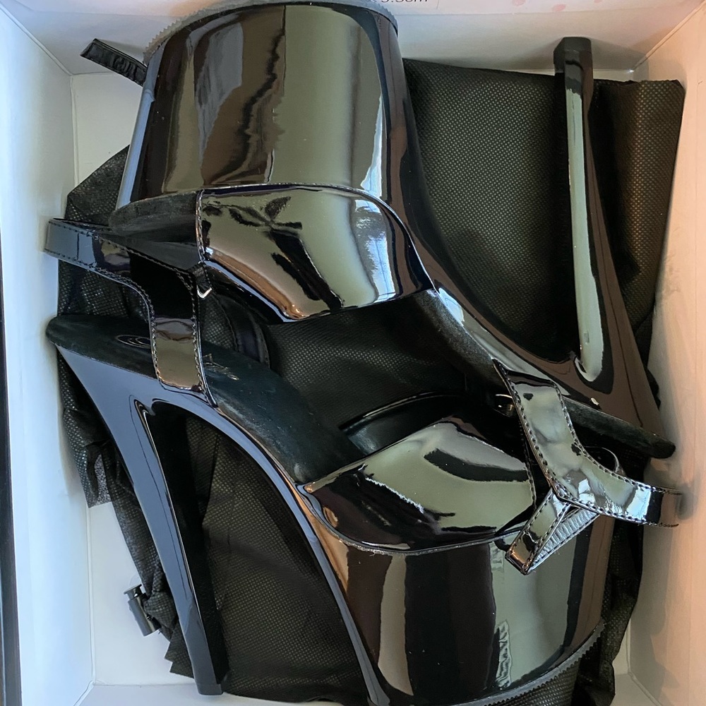 Pleaser heels